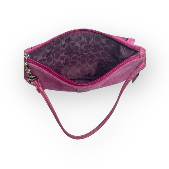 Vintage 90’s: Coach ❃ Suede Turnlock Wristlet Bag ❃ Magenta + Silver Hardware ❃ - Picture 8 of 16